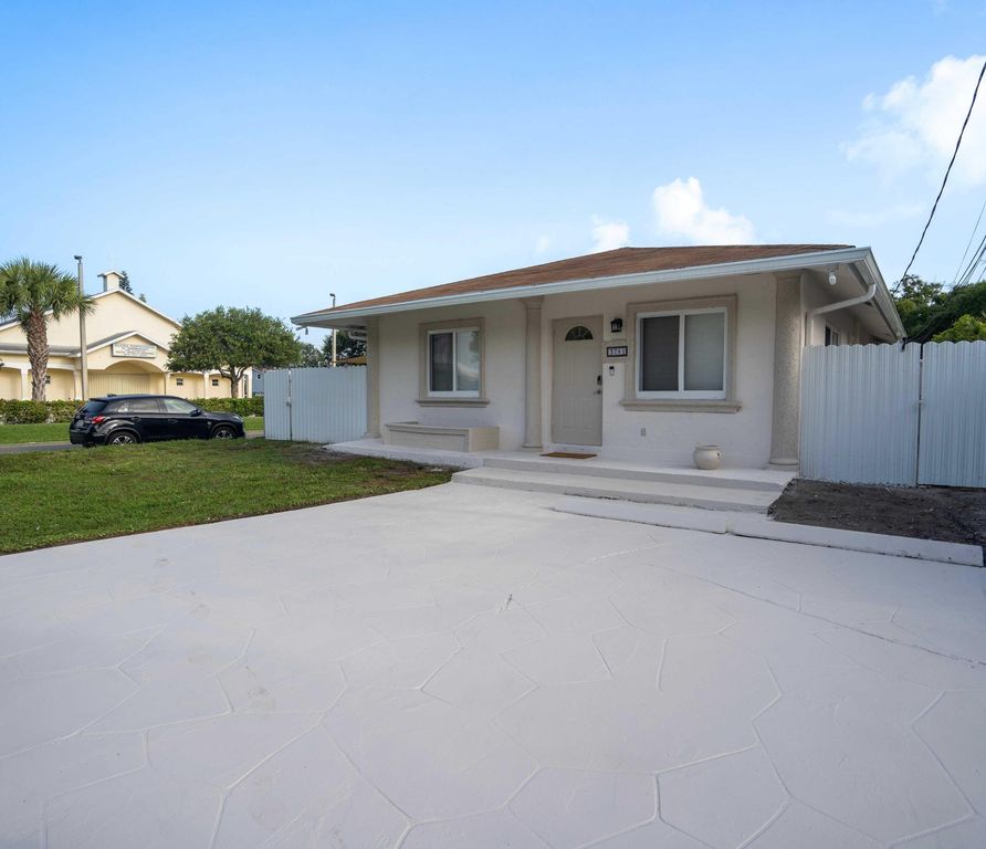 3761 SW 14th Street Street, Fort Lauderdale, FL 33312