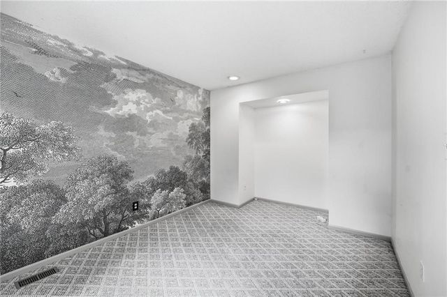 701 NE Burning Tree Street, Lee's Summit, MO 64064