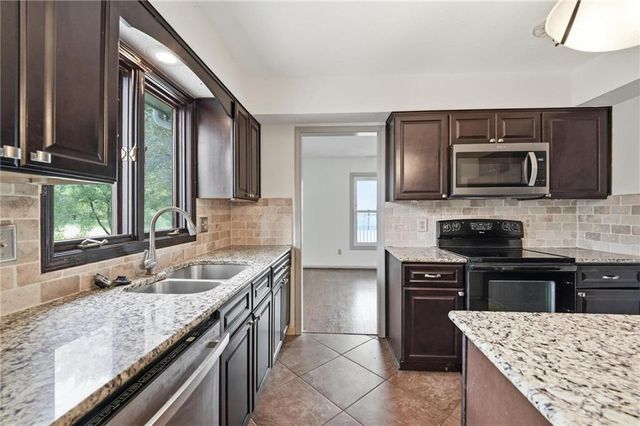 701 NE Burning Tree Street, Lee's Summit, MO 64064