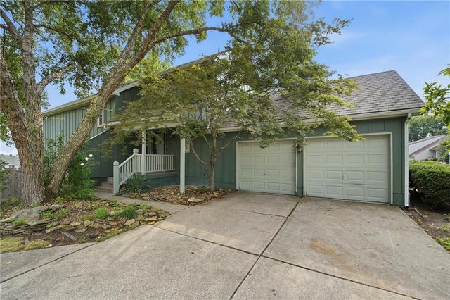 701 NE Burning Tree Street, Lee's Summit, MO 64064