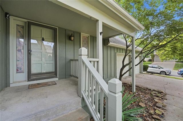 701 NE Burning Tree Street, Lee's Summit, MO 64064