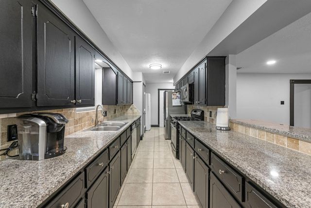 5121 Creekview Drive, La Porte, TX 77571