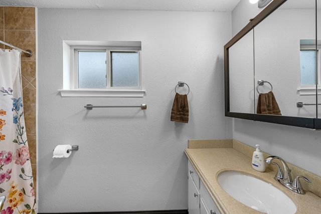 5121 Creekview Drive, La Porte, TX 77571