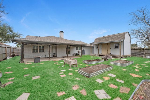 5121 Creekview Drive, La Porte, TX 77571