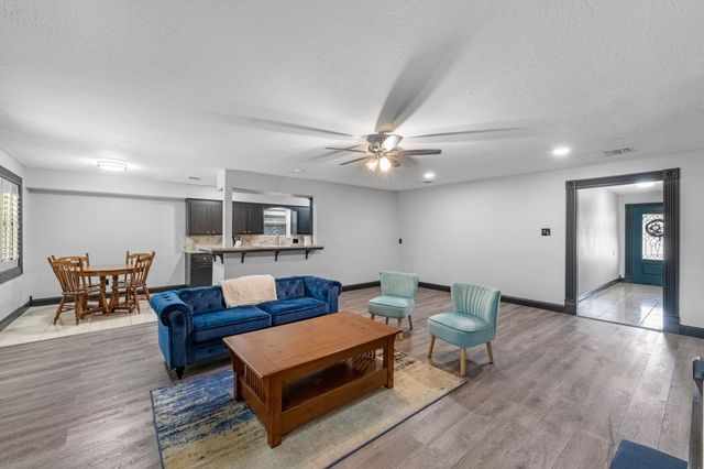 5121 Creekview Drive, La Porte, TX 77571