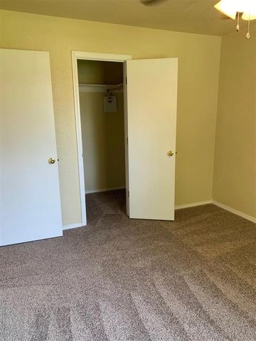 826 Russell Circle 826, Norman, OK 73071