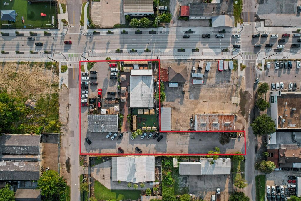 2708 N Shepherd Drive, Houston, TX 77008