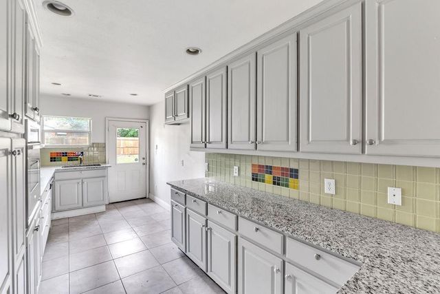 1800 Buena Vista Street, Mesquite, TX 75149