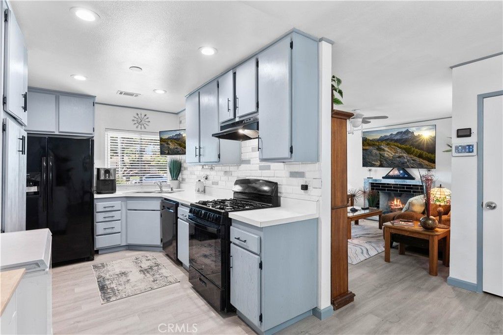 Image 11 of property listing at 871 W Francis, Corona, CA 92882