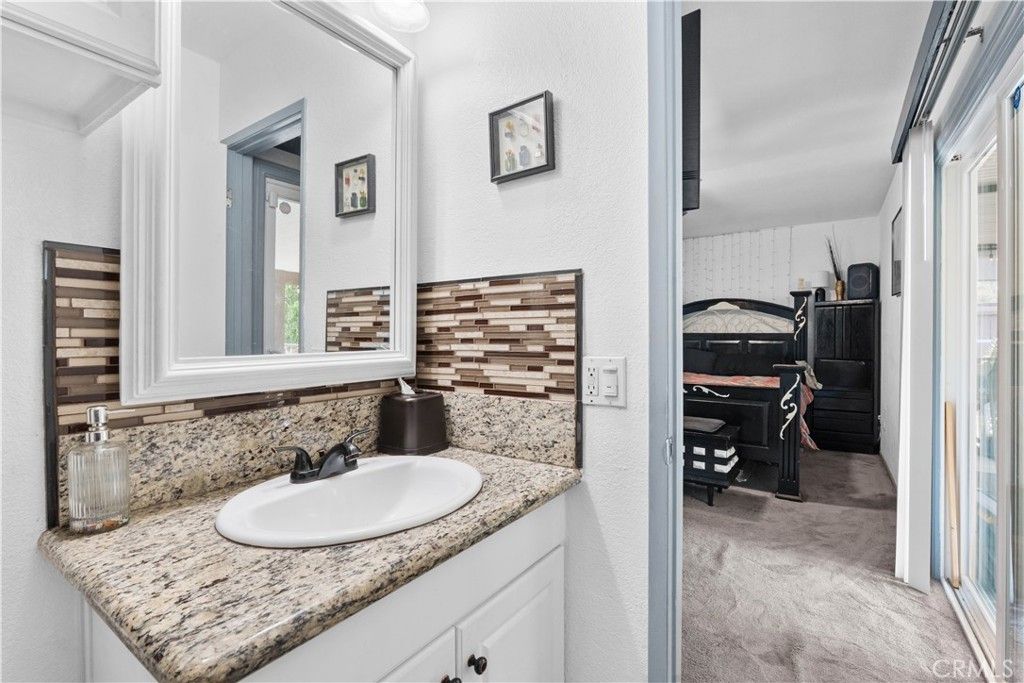 Image 22 of property listing at 871 W Francis, Corona, CA 92882