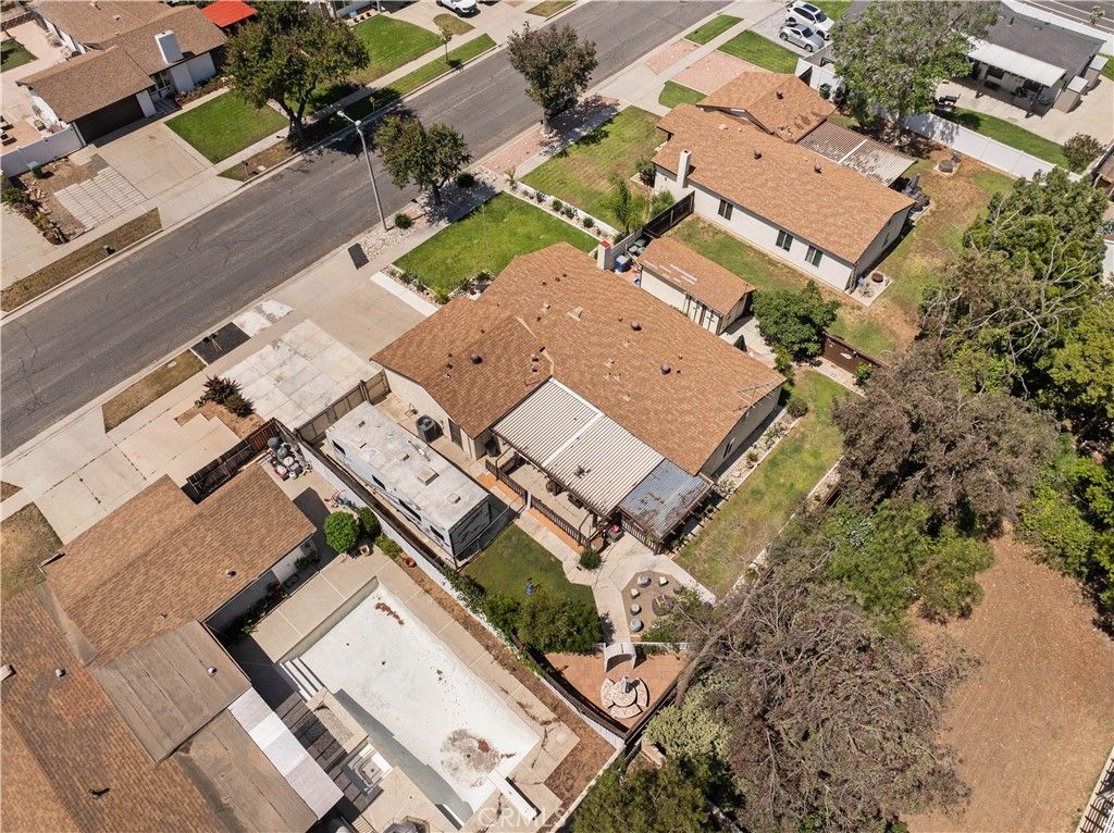 Image 31 of property listing at 871 W Francis, Corona, CA 92882