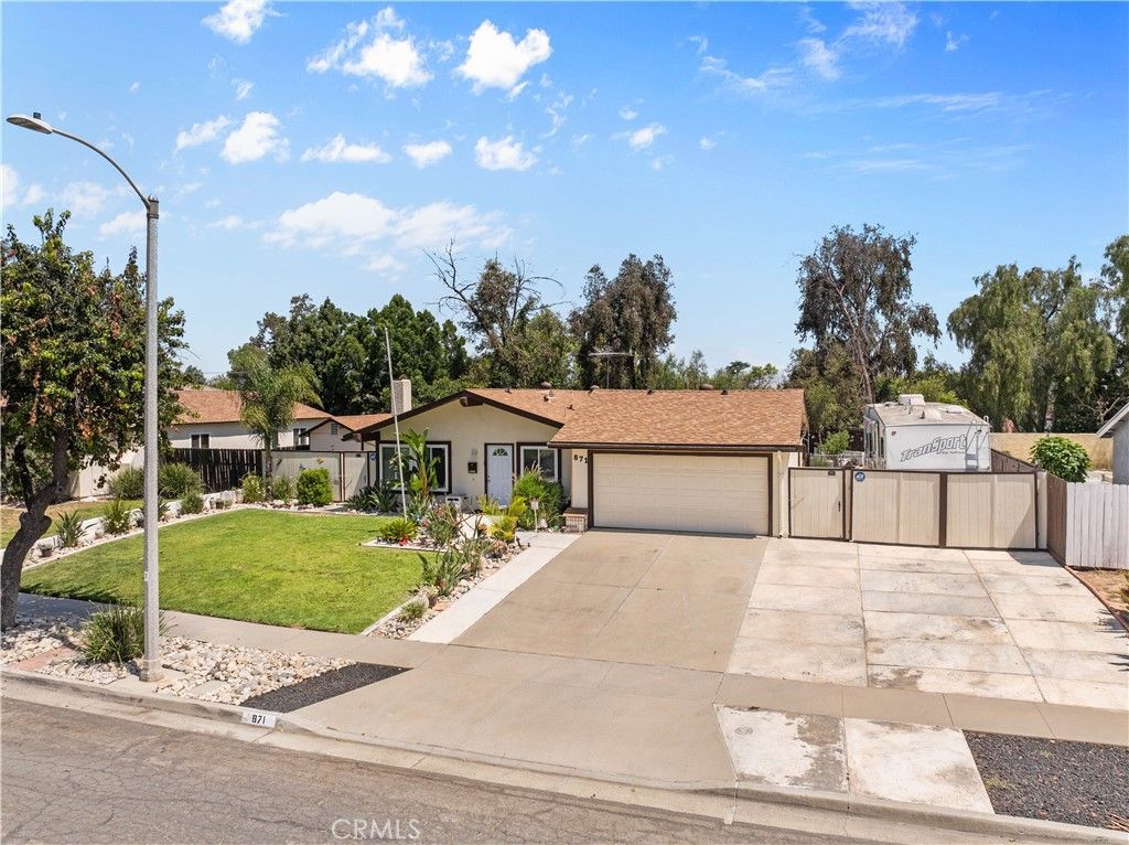 Image 32 of property listing at 871 W Francis, Corona, CA 92882