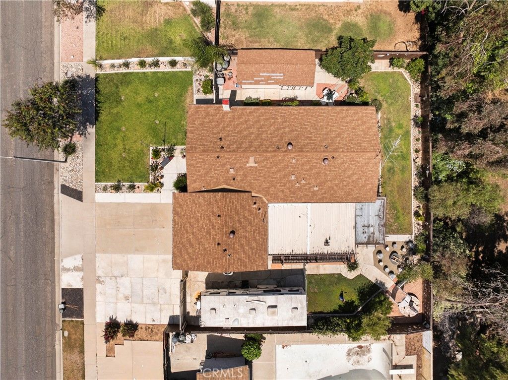 Image 35 of property listing at 871 W Francis, Corona, CA 92882