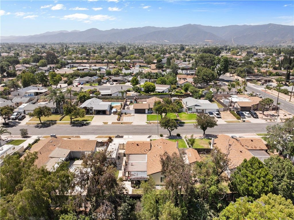 Image 36 of property listing at 871 W Francis, Corona, CA 92882