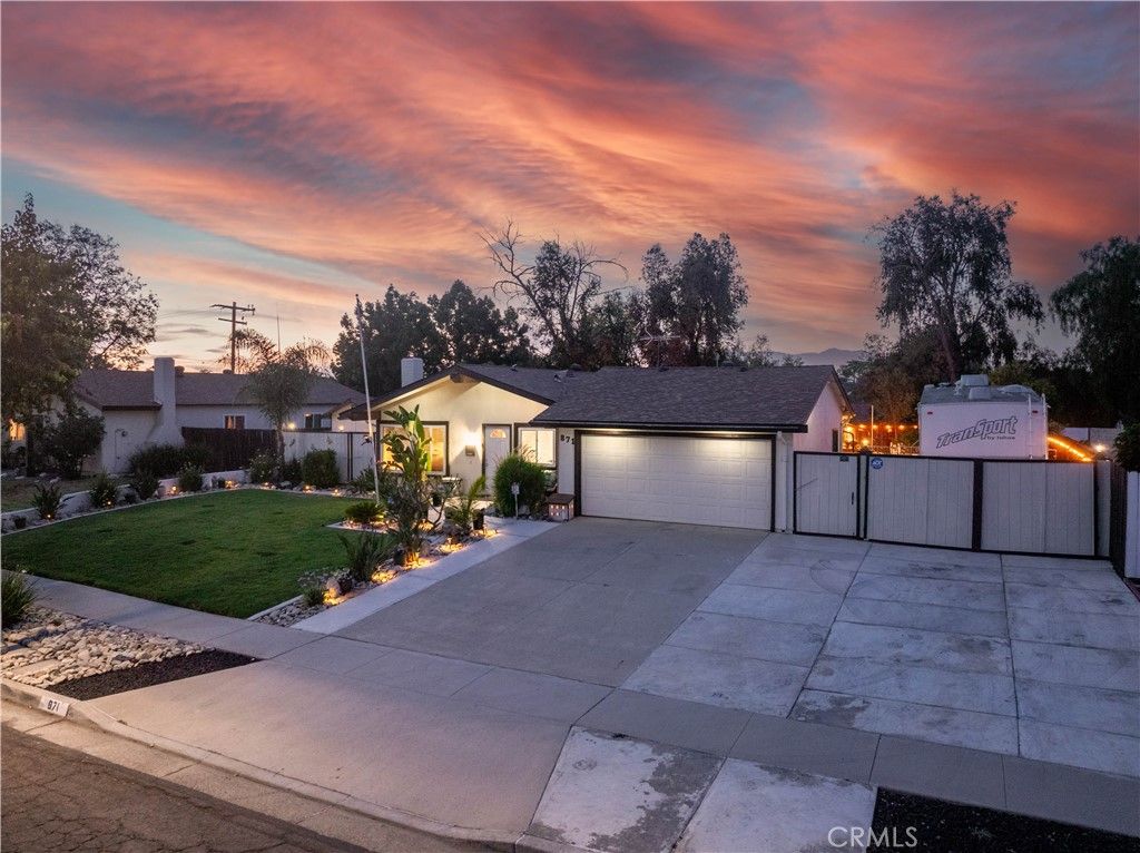 Image 37 of property listing at 871 W Francis, Corona, CA 92882