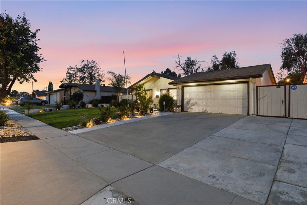 Image 48 of property listing at 871 W Francis, Corona, CA 92882