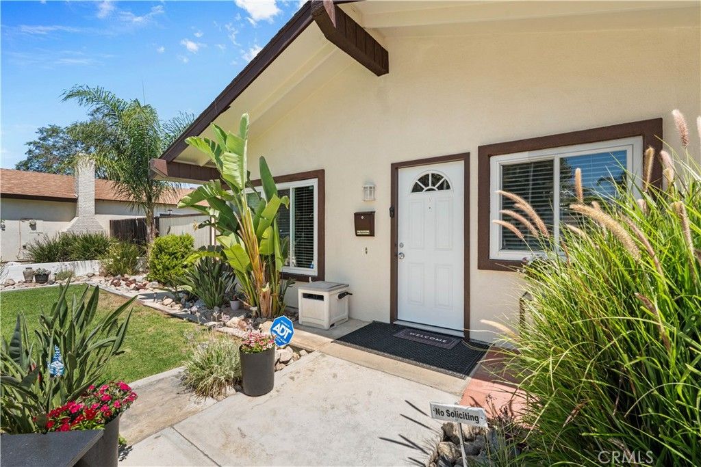 Image 5 of property listing at 871 W Francis, Corona, CA 92882