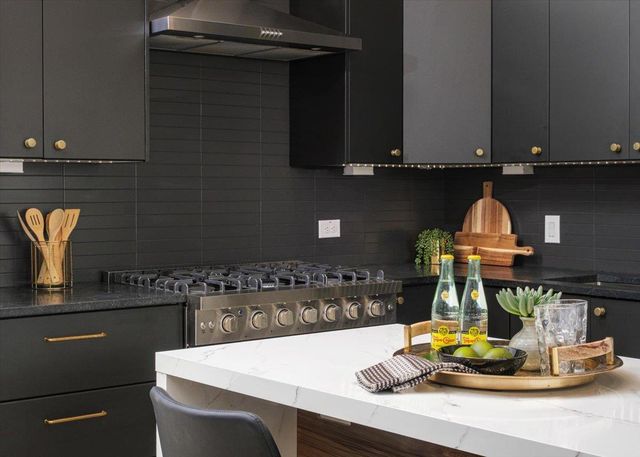 924 Cardinal LN, Austin, TX 78704