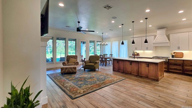 667 ALTA CIR, New Braunfels, TX 78132