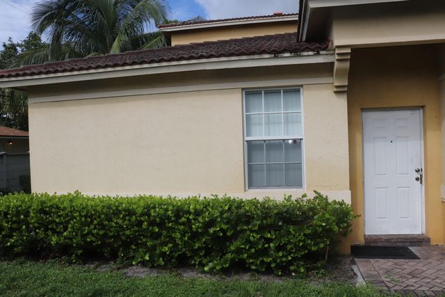 613 NW 21ST Avenue, Pompano Beach, FL 33069