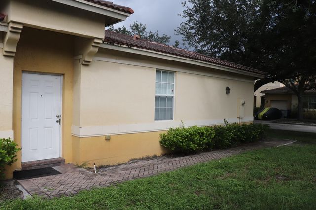 613 NW 21ST Avenue, Pompano Beach, FL 33069