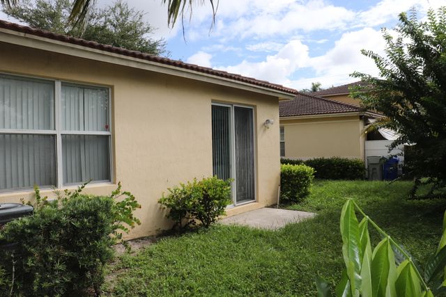 613 NW 21ST Avenue, Pompano Beach, FL 33069