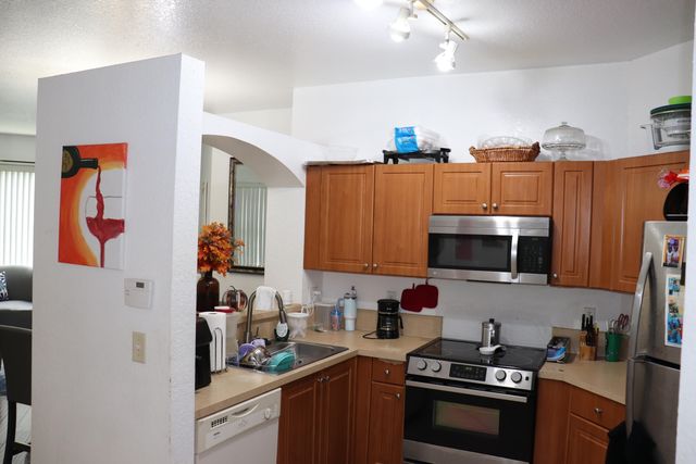 613 NW 21ST Avenue, Pompano Beach, FL 33069