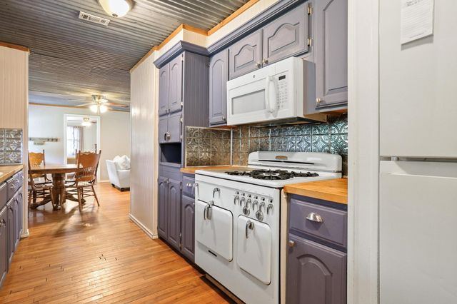 323 County Road 3804, Wolfe City, TX 75496