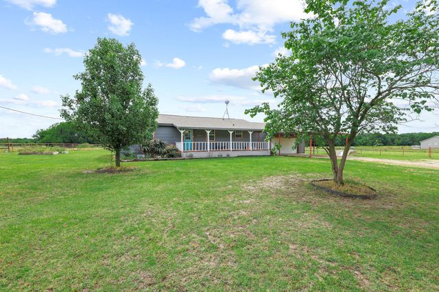 323 County Road 3804, Wolfe City, TX 75496