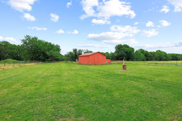 323 County Road 3804, Wolfe City, TX 75496