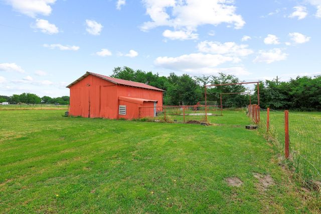 323 County Road 3804, Wolfe City, TX 75496