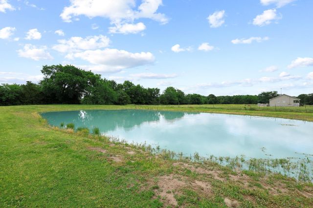 323 County Road 3804, Wolfe City, TX 75496
