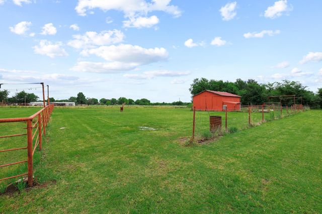323 County Road 3804, Wolfe City, TX 75496
