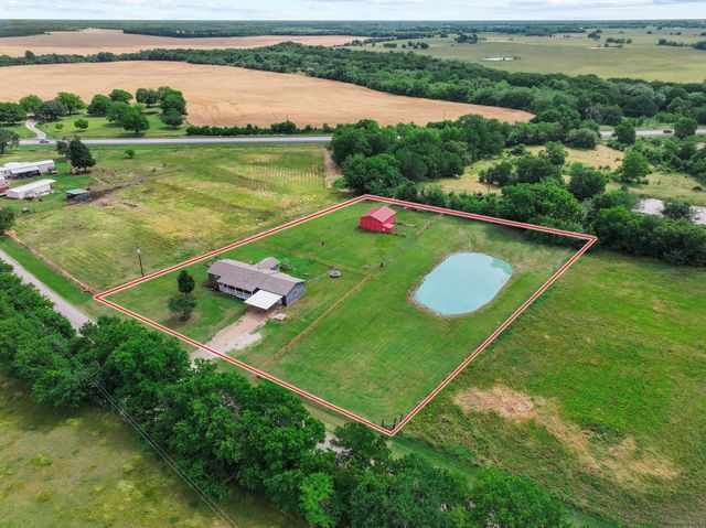 323 County Road 3804, Wolfe City, TX 75496