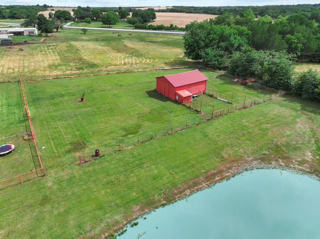 323 County Road 3804, Wolfe City, TX 75496