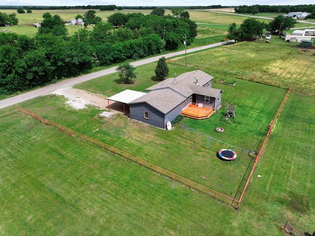 323 County Road 3804, Wolfe City, TX 75496
