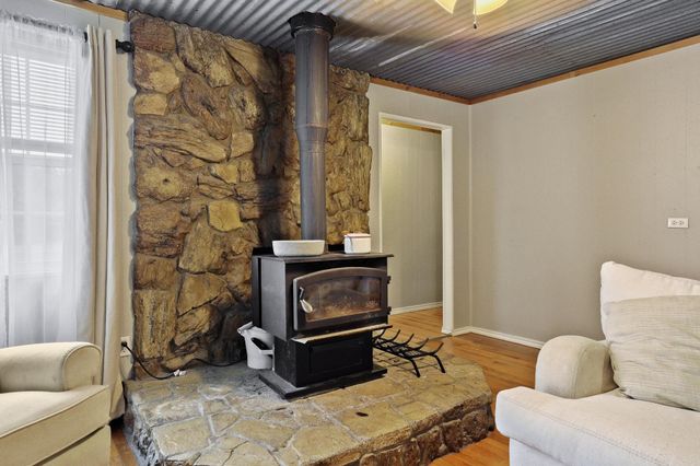 323 County Road 3804, Wolfe City, TX 75496