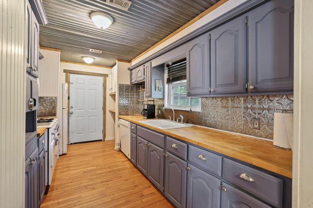 323 County Road 3804, Wolfe City, TX 75496