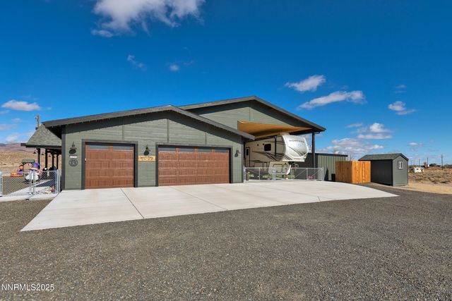 3900 Hackberry Street, Silver Springs, NV 89429