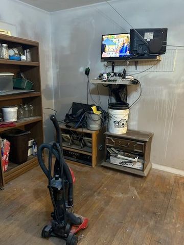 9609 Main Street, Kansas City, MO 64114