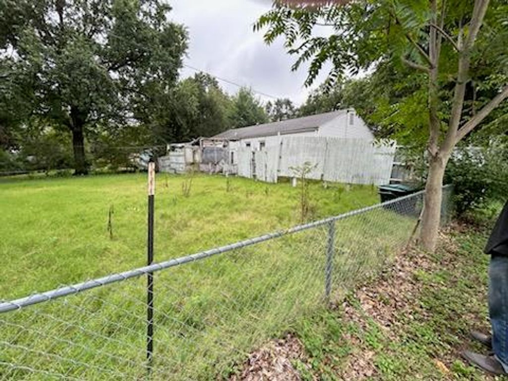 9609 Main Street, Kansas City, MO 64114
