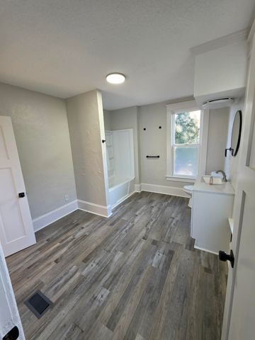 2427 N Standard St, Spokane, WA 99207