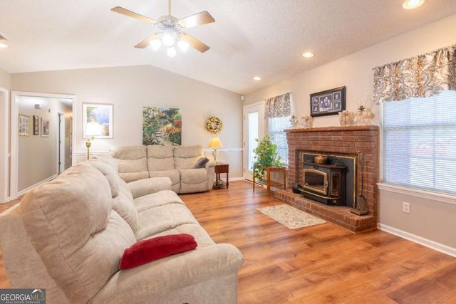 301 Willow Drive, Glennville, GA 30427