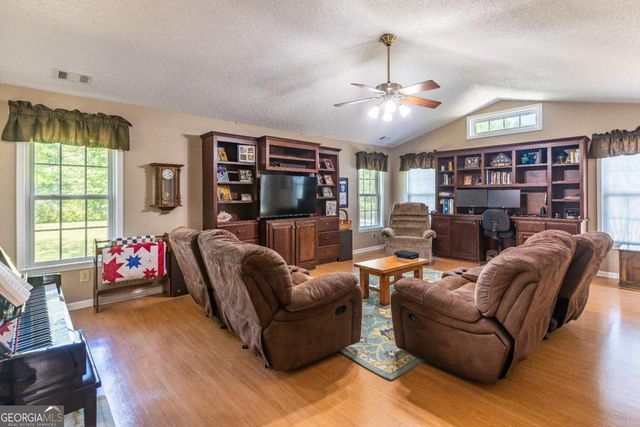 301 Willow Drive, Glennville, GA 30427