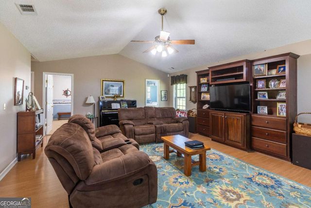 301 Willow Drive, Glennville, GA 30427