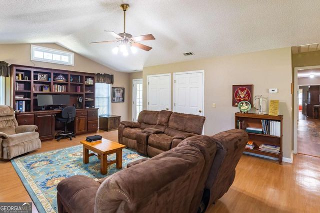 301 Willow Drive, Glennville, GA 30427