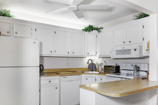 106 Lake Pine Circle C-1, Greenacres, FL 33463