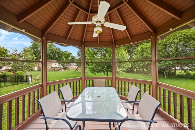 28W711 Wagner Court, Warrenville, IL 60555