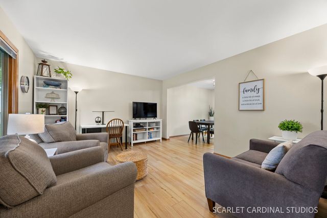 28W711 Wagner Court, Warrenville, IL 60555