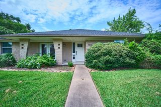 5506 Dumfries Drive, Houston, TX 77096